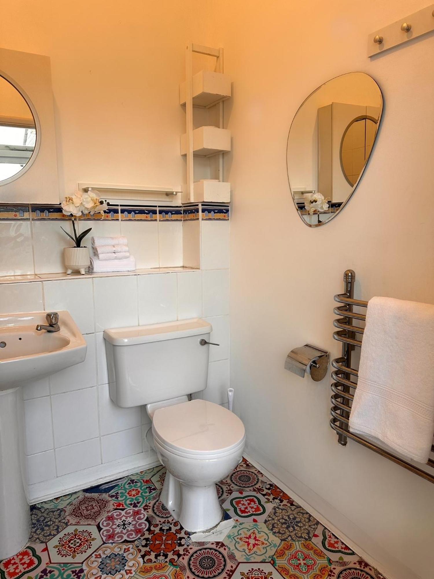 Appartamento With Balcony - On High Street - Sleeps 6